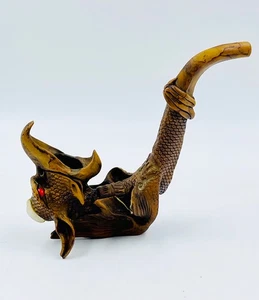 Pipa de dragón de resina intrincadamente tallada - Imagen 1 de 10