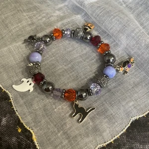 Halloween Beaded Stretch Bracelet With Enamel Charms Silver Tone VA-19 - Picture 1 of 5