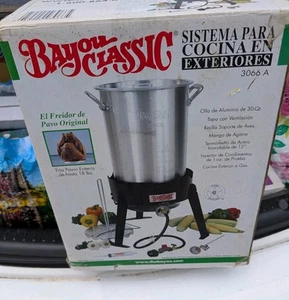 Bayou Classic 30 Qt. Turkey Fryer Outdoor Cooking System "Read Description" - Picture 1 of 5