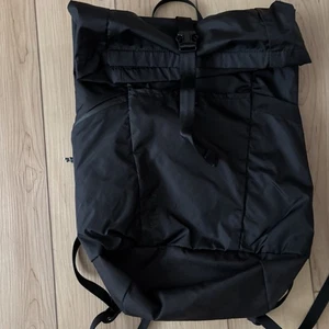 CamelBak Pivot Roll Top Backpack 20L Black Commuter Recycled Pack Lightweight - Picture 1 of 7