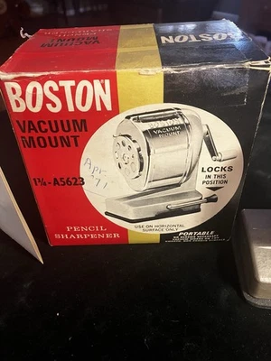 Apontador de lápis portátil vintage Boston montagem a vácuo com caixa anos 70 - Imagem 1 de 4