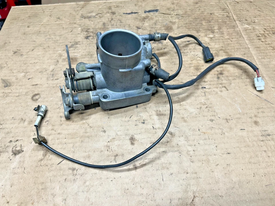 Mazda B2600 B2600i 1990-1993 2,6 L - CUERPO DEL ACELERADOR - TPS IAC IACV admisión de aire ralentí Foto 1 de 4