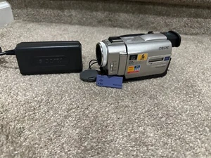 Sony DCR-TRV11 MiniDV Camcorder HEADS CLEANED! FULLY TESTED! NIGHTSHOT! - Picture 1 of 6