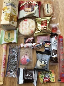 20 Mystery Piece Japanese / Chinese / Asian Lucky Snack / Mixed Sweets Candy Box - Picture 1 of 5