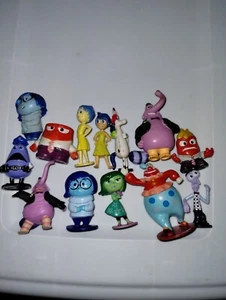 Z2# Disney Pixar Inside Out PVC Figuren Konvolut 13 gemischte Spielzeuge Emotionen - Bild 1 von 5