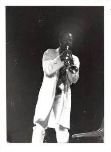 Press Photo. ALE10716. Approximately 23X18 Cm. Concert. Man To Identify - Picture 1 of 1