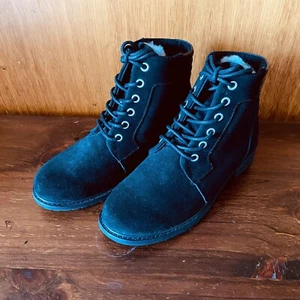 Emu Womens Boot Size 38 Black Suede Leather Sheepskin Lined Waterproof Walk - Picture 1 of 16