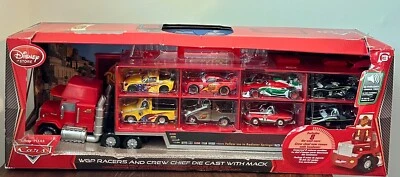 Disney Store Cars WGP Racers Crew Chief DieCast Mack Truck Hauler Exclusivo Nuevo Foto 1 de 4