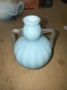 Vintage Fenton Opalescent Glass Vase Mint Rounded Bulb - Picture 1 of 3