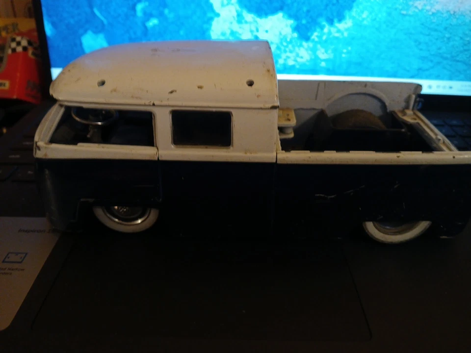 Jada 1962 VW Van 1:24 - Image 1 of 4