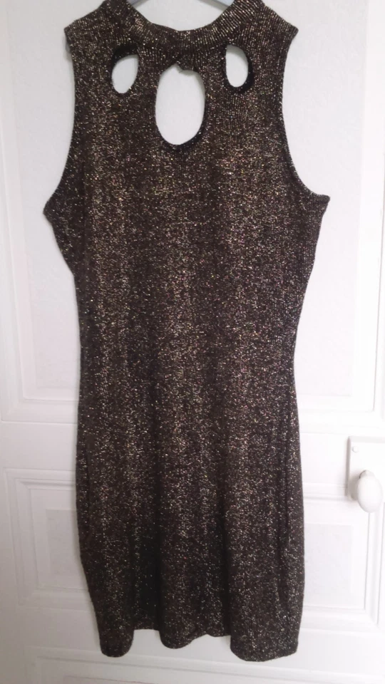 ELEGANTE ROBE SOIREE / COCKTAIL MOULANTE STRETCH NOIRE & DORE T36 IDEE CADEAU - Photo 1/1