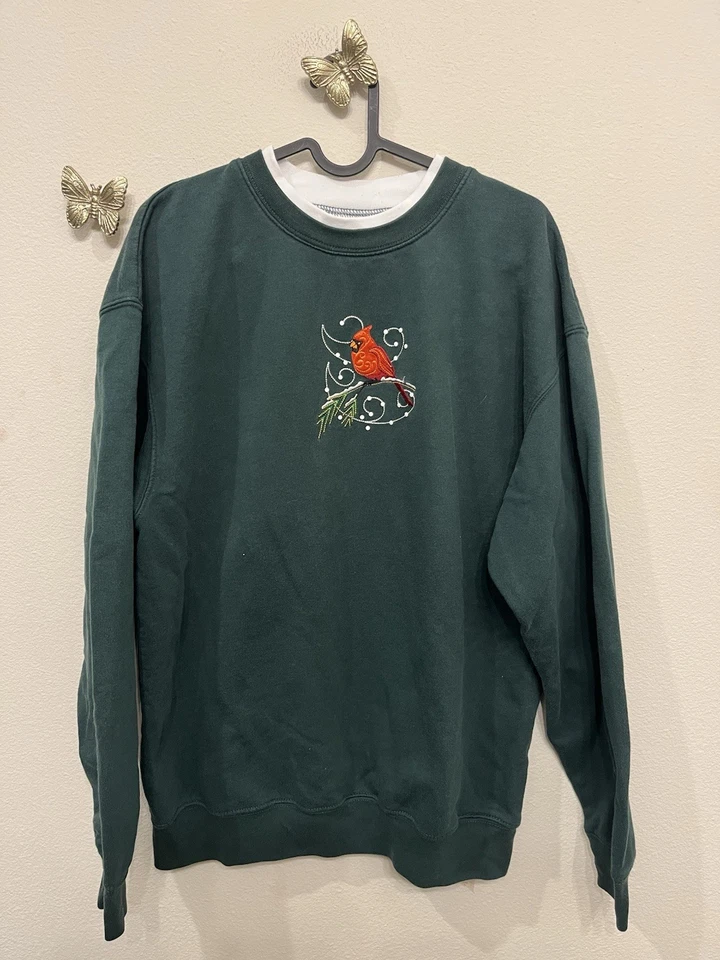Suéter feminino M&C Sportswear verde pássaro bordado gola redonda grande - Imagem 1 de 4