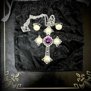 Vintage Sarah Coventry Cross Pendant Gothic Necklace Clip-On Earrings Faux Pearl - Picture 1 of 4