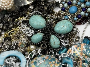 Lote de joyas rotas para reutilización de cosecha artesanal de 1,5 libras - Imagen 1 de 10