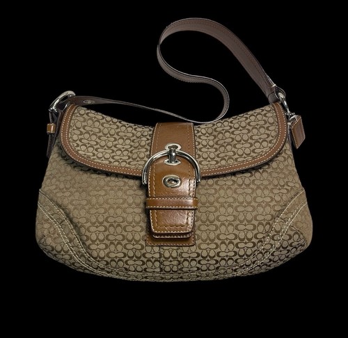 Borsa a tracolla Coach F102309 Soho Signature con patta marrone leggermente usata