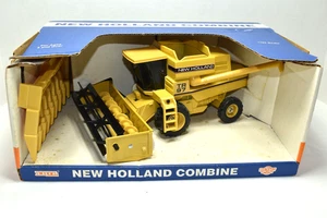 Ertl 1:32 New Holland TR-97 Combine 2-Heads - Picture 1 of 5