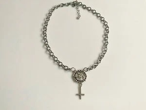 Collar de cadena colgante de cruz invertido al revés con pentagrama joyería punk gótico - Imagen 1 de 3