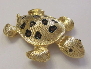 VINTAGE 1960s 70s TORTOISE TURTLE BROOCH GOLDEN FRAME AMBER CRYSTALS LARGE - Picture 1 of 12