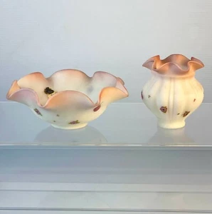 Paar Fenton Beeren & Blüten weiß Satin mit rosa Dekoration 7622 7544 Aufkleber - Bild 1 von 11