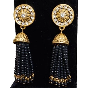 Orecchini vintage firmati WN AVON nappa nera traforati strass tono oro 3" - Foto 1 di 10