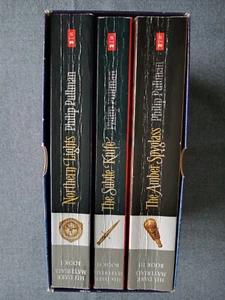 HIS DARK MATERIALS by PHILIP PULLMAN COMPLETE BOX SET Golden Compass - Picture 1 of 8