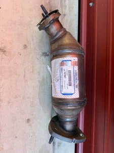 GM Genuine Parts 19418927 Catalytic Converter - Picture 1 of 1