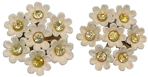 Daisy Earrings Daisies Plastic Flowers White Yellow Rhinestones Clip On 1950s - Picture 1 of 4
