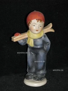 +# A015015_02 Goebel Archiv Muster Arbeitsmuster Junge mit Ski auf Schulter - Bild 1 von 1
