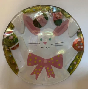 Silvestri Lori Siebert Easter Bunny/Eggs Art Glass Trinket Plate 4 inches Hanger - Picture 1 of 7