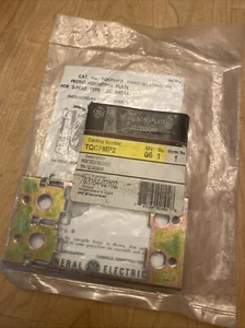 Piastra di montaggio anteriore General Electric TQCFMP2 per interruttore THQB o THQC a 2 poli - Foto 1 di 2