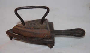 Vintage Miniature Cast Iron Sad Iron Flat and Trivet Set Salesman Sample - Toy - Picture 1 of 3