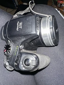 Fujifilm Finepix Digital Camera S5700 7.1MP 10X - Battery Door Won't Stay Shut! - Picture 1 of 3