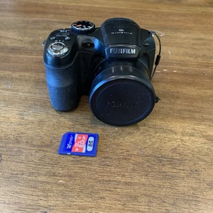 Fujifilm FinePix S2940WM 14,0 MP 18x fotocamera digitale con scheda SD da 8 GB - Foto 1 di 15