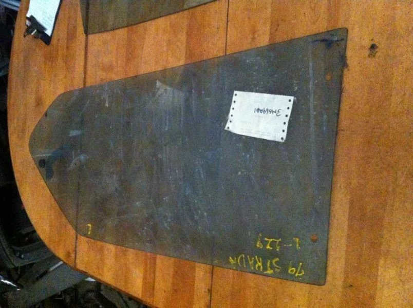 Cuarto de cristal plegable móvil Fiat Strada 79-82 conductor izquierdo Foto 1 de 4