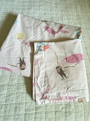 Edredón Pottery Barn Kids Bailey Mermaids y algodón simulado rosa doble Foto 1 de 4