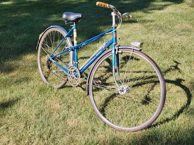 Peugeot Champion Du Monde Vintage Bicycle 27" 10 speed, Blue, circa 1960-1970 - Image 1 of 4