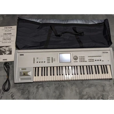 Korg Triton 61key MUSIC WORKSTATION KEYBOARD From Japan - Image 1 of 4