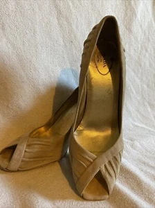 PRADA Beige Vintage Suede Peep Toe Heels Size 38.5/8.5 - Picture 1 of 10