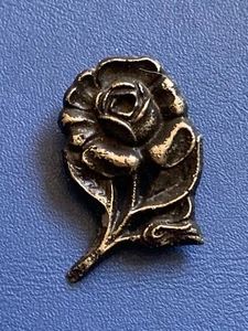 WWII GERMAN. 1936 WINTER RELIEF (WHW) BADGE -:- IN VERY NICE ORIGINAL CONDITION - Picture 1 of 3