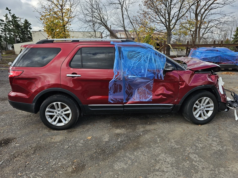 Regulador de ventana de puerta trasera izquierda usado se adapta a: Ford Explorer 2015 sin motor Foto 1 de 4