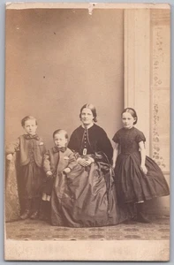 Victorian Mother & Her 3 Children, Paisley Scotland, c1870s CDV - Bild 1 von 2