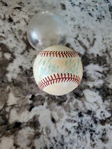 Carlton Fisk autographed Rawlings baseball. Good condition.