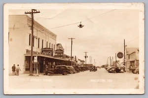Letrero de Coca Cola Street Scene Angleton Texas TX Gulf Station RPPC J1 - Imagen 1 de 3
