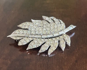 Pell Brooch Vintage Rhodium Plated Leaf With White Pave And Baguette Rhinestones - Picture 1 of 8