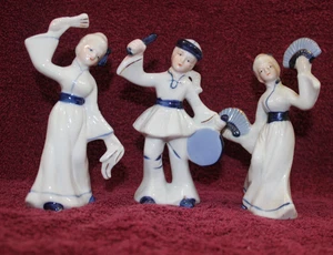 Vtg. Unmarked Porcelain Blue & White Figurines - One Drummer, Two Fan Dancers - Picture 1 of 3