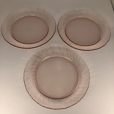Винтажный лот из 3 салатных обеденных тарелок Arcoroc France 7,75 дюйма цвет розы и розалины - Изображение 1 из 4