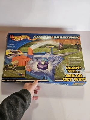 2001 New Old Stock Mattel Hot Wheels Soakin' Speedway  - Image 1 of 4
