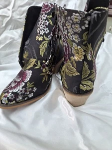 NEW STUNNING Woman's Retro Boho Vintage Embroidered Ankle Boots! - Picture 1 of 4