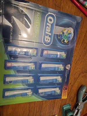 Oral-B Braun Floss Action Replacement Brush Heads 8-Pack New - Image 1 of 4