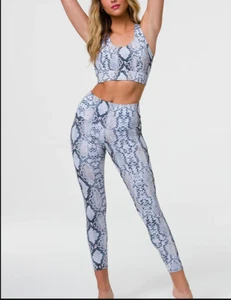 Onzie Abstract Sports Bra & Capri Leggings Set Anaconda Black White size S/M - Picture 1 of 3